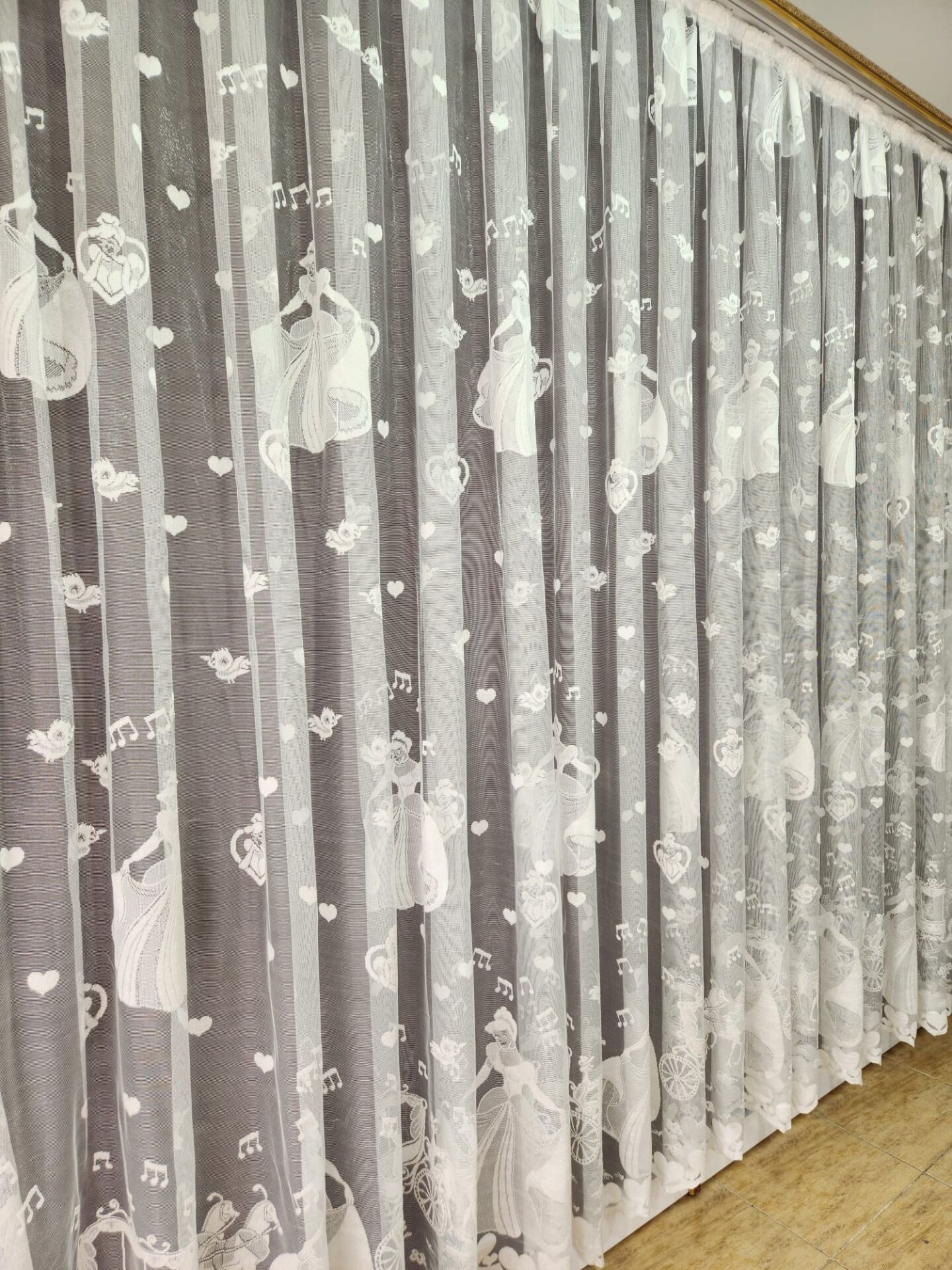 Beyaz prenses model çocuk odası tül perde